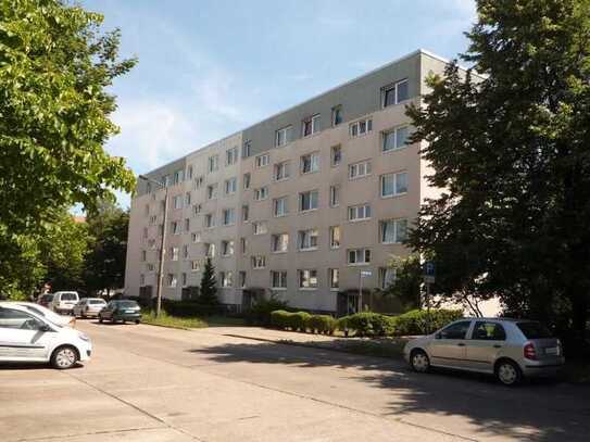 3 Zimmer im 2. OG mit Wanne