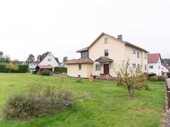 Zweifamilienhaus mit großem Grundstück in Fuldabrück-Bergshausen