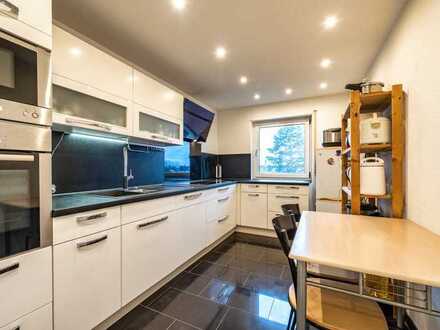 SCHÖNE 4 ZIMMER WOHNUNG- INKL. EINZELGARAGE UND EBK