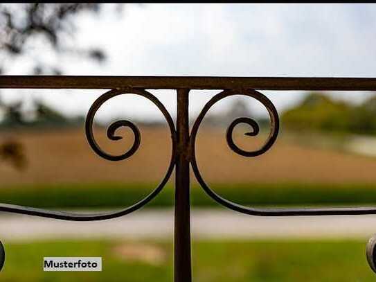 Einfamilienhaus mit großem Grundstück