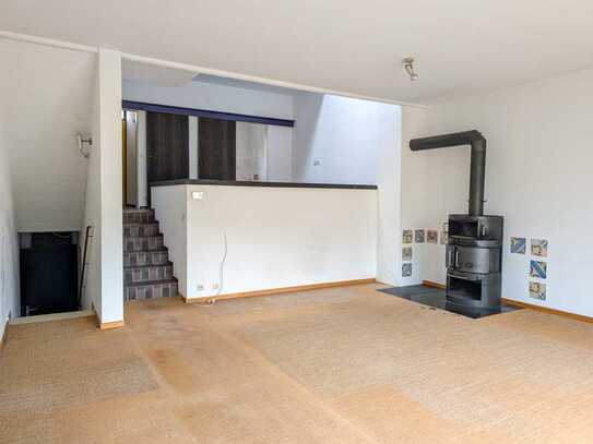 Sanierungsbedürftiges Splitlevel-Reihenhaus mit
Garage u. Garten in ruhiger Lage von Nieder-Ramstad