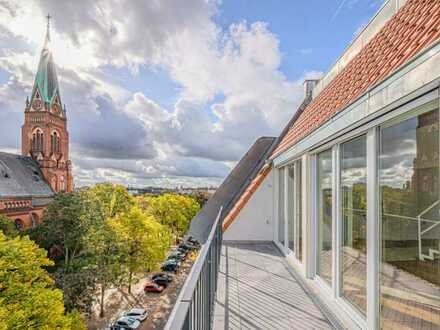 Erstbezug in Platzlage: Galeriewohnung im Dach mit Aufzug und Hybridheizung für Gas und Solarenergie