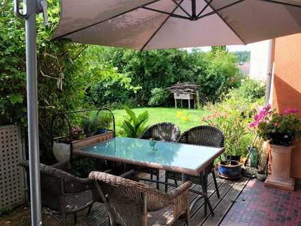 schöne, helle, großzügige -4- Zimmer Wohnung m.Terrasse, Garten, sep. Studio und Garage