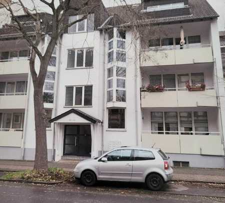 Freundliche und gepflegte 3-Raum-Wohnung mit Balkon und EBK in Düren