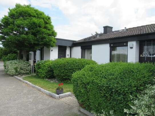 Haus mit Garten / 2-Zimmerwohnung im Bungalow 86 m² mit Garten und Einbauküche, 2 Duschbäder