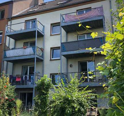 Gut gebaut und schön gelegen: 10-Fam.-Haus mit Balkone