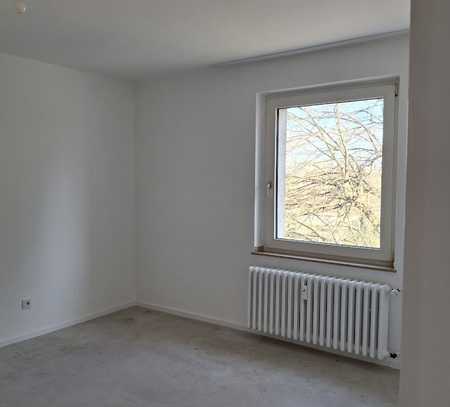 Lichtdurchflutete 1-Zimmer Wohnung in D-Rath!