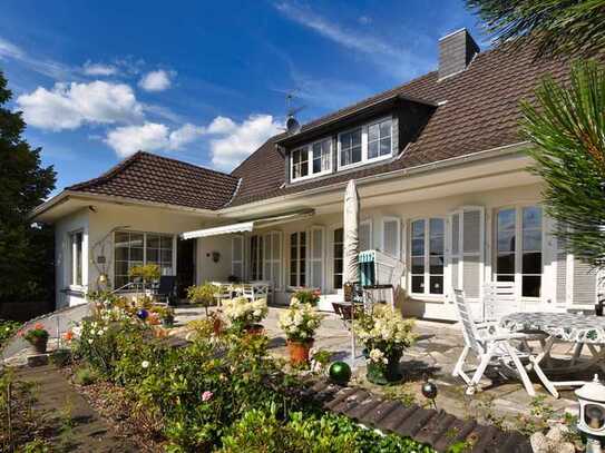 Große, elegante Villa im französischen Landhausstil in Toplage im Siebengebirge