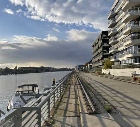 Lichtdurchflutete Wohnung an der Spree mit Dachscholle