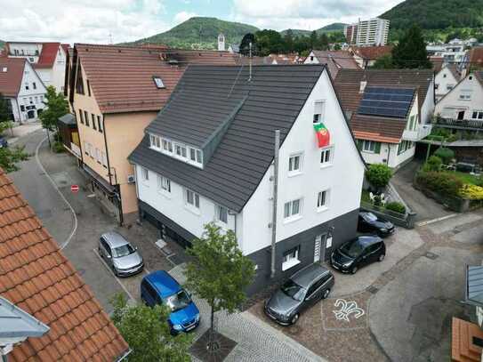 Stilvolles Mehrfamilienhaus mit Potential in Zentraler Lage