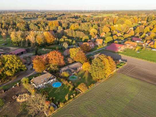 Vielfältiges EFH mit Pool in einzigartiger Feldrandlage, ideal für Pferdehalter