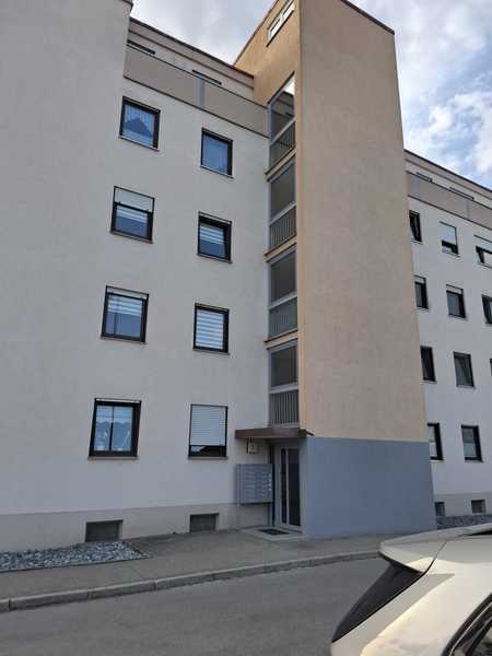                                                               Helle 3-Zimmer Wohnung mit Balkon im 1. OG in Augsburg-Inningen                                                       in Inningen (Augsburg)