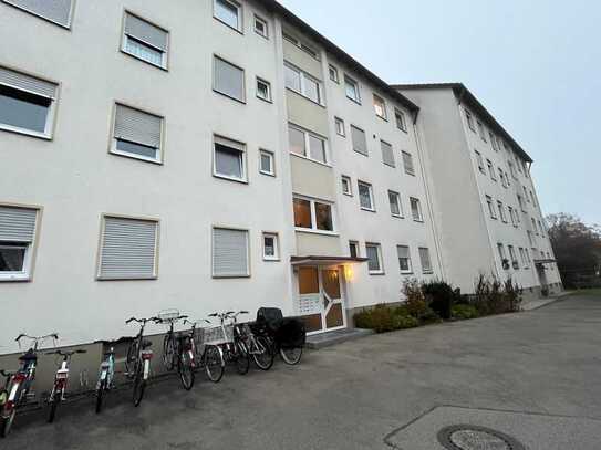 Helle, 4-Zimmer-Wohnung mit Balkon und EBK in Augsburg