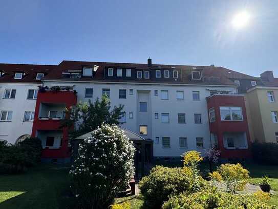 2 Zimmer Wohnung mit Einbauküche, Balkon und Gartennutzung !!!