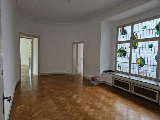 Großzügige 4 Zimmer Jugendstil Wohnung direkt am Volksgarten