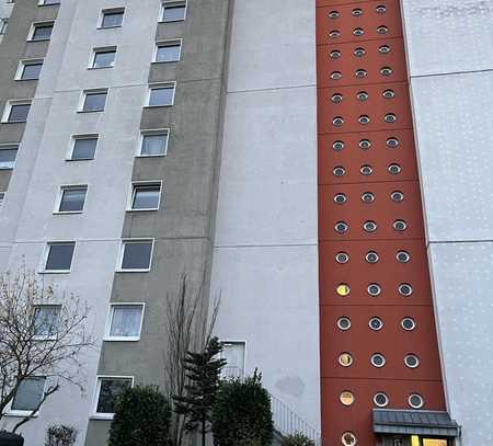 Eigennutzung oder Investitionsobjekt 3 Zi Wohnung mit Balkon in zentraler, aber ruhiger Lage