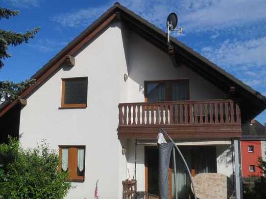 DAS GLÜCK hat ein ZUHAUSE -großzügiges- gepflegtes EFH mit Terrasse & Balkon-Doppel-Carport & Büro