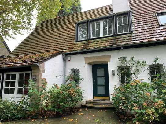 Historisches Architektenhaus auf großem Grundstück in Krefeld Bockum