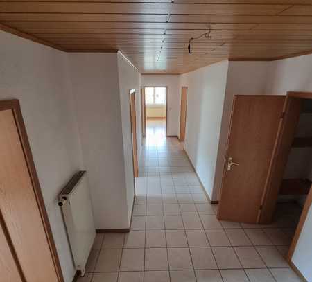 Schöne und gepflegte 4-Zimmer-Wohnung mit Balkon in Walldürn