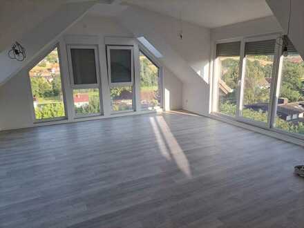 Wunderschöne 4,5-Zimmer-DG-Wohnung in Reichelsheim / Odw. mit EBK & Balkon