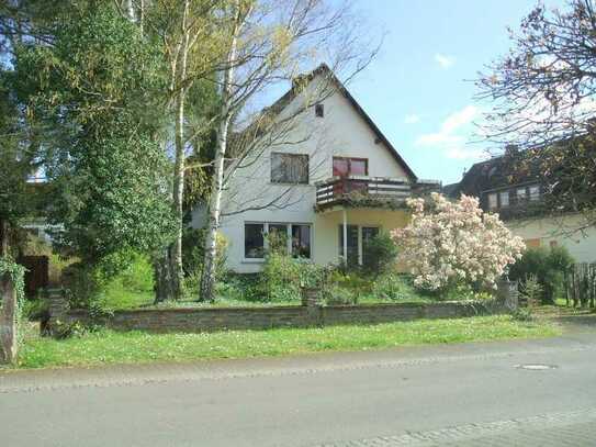 Freistehendes 1-2 Familienhaus mit ELW, Garage, Stellplätzen und Terrassen auf sonnigem Grundstück