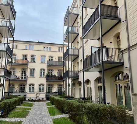 Hochwertig sanierte 2-Raum-Wohnung im begehrten Zentrum-West! *Parkett*Balkon*Designerbad"