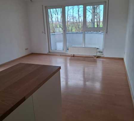 Single-Wohnung mit ca. 49 m² Wohnfläche mit Balkon und KZF-Stellplatz - schöne Wohnlage