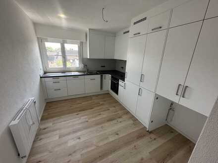 Erstbezug nach Sanierung: schöne 3-Zimmer-Dachgeschosswohnung mit Einbauküche (Allensbach)