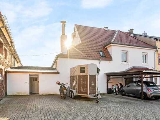 Mehrfamilienhaus als Sanierungsobjekt. Mit Garten, Scheune und sehr viel Platz!