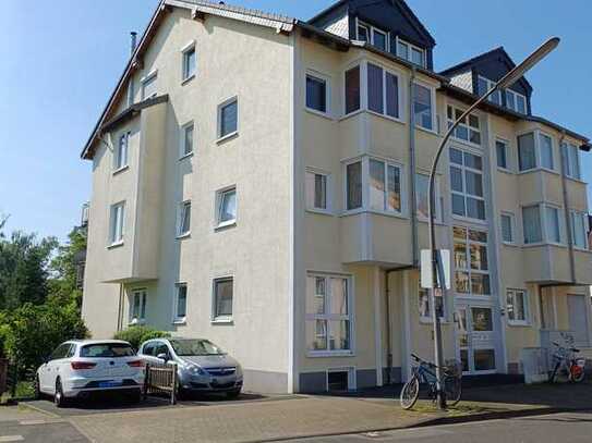 Zentral gelegene zweigeschossige Eigentumswohnung mit Garten, Balkon und Stellplatz