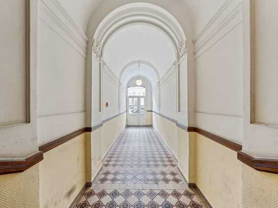 2-Zimmer-Altbauwohnung mit Balkon, Keller und Aufzug im Samariterviertel in Berlin