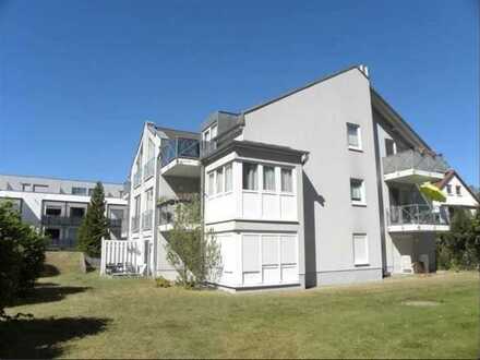 Gepflegte und freundliche Erdgeschosswohnung mit moderner EBK, Tiefgaragenstellplatz und Terrasse