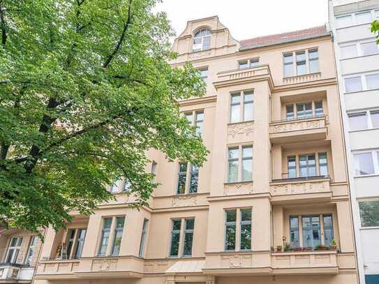 Wohnen in Charlottenburg - 2-Zi.-Altbauwohnung mit Balkon im Seitenflügel