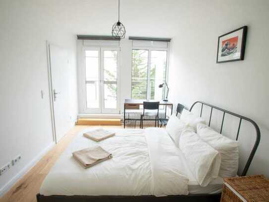 Sunny bedroom close to the U-Bahn station