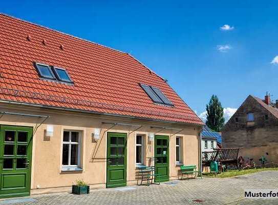 Ehem. landwirtschaftliche Hofstelle - Einfamilienhaus nebst Garage