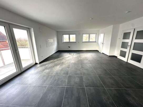 * Seit 1992 IMMO-ZAHN * WIE NEU * Exklusive BALKON-WOHNUNG 1.OG * mit gem. Garten, Garage & STP