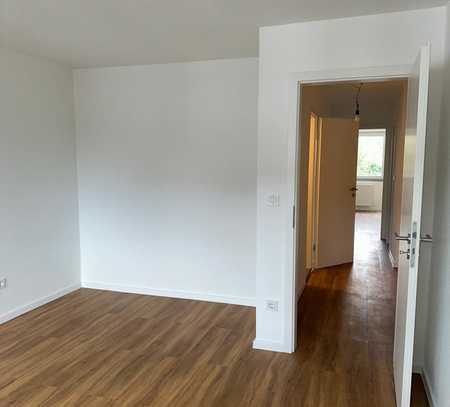 Wohnen mit Stil: Sanierte 2-Zimmer-Wohnung mit Balkon in Düsseldorf-Rath