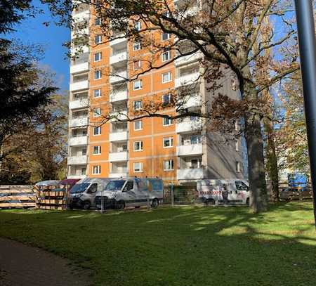 Parkstadt / Bogenhausen: 1-Zimmer Apartement mit Loggia