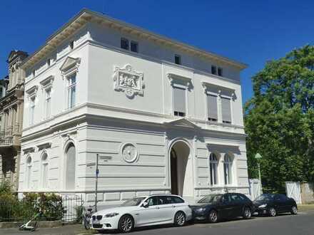 Helle und großzügige DG-Wohnung in bester Südstadt-Lage