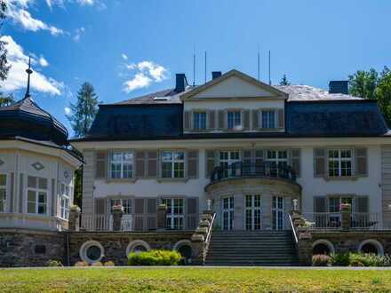 Einmaliges Anwesen mit Luxus Villa, viel Platz und Ruhe