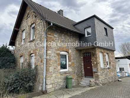 Freistehendes Einfamilien- Bruchsteinhaus mit großem Grundstück.