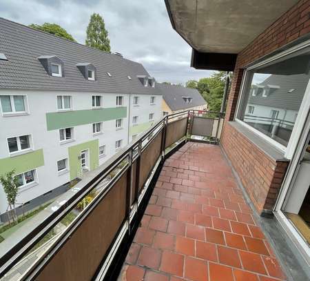 Moderne und teilmöblierte Wohnung mit Balkon und EBK ab 01.01.25