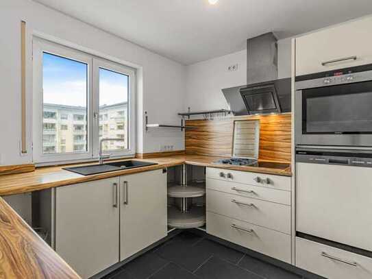 Stilvolle, gepflegte 3,5-Zimmer-Maisonette-Wohnung mit Dachterrasse und EBK in München Perlach