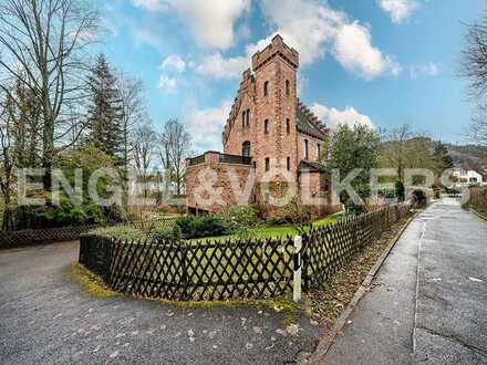 Herrschaftliches Villenanwesen im Tudorstil