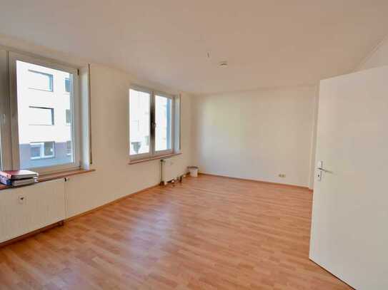 Helle Wohnung mit 2,5 Zimmern und Balkon in MG-Westend