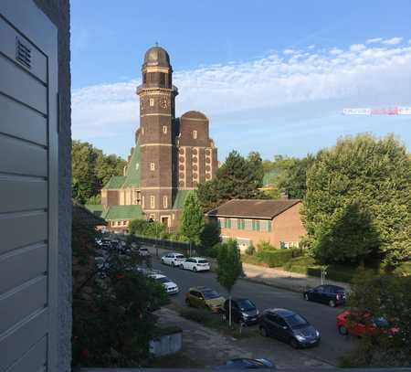 Stilvolle, modernisierte 1-Zimmer-Wohnung mit Einbauküche in Düsseldorf