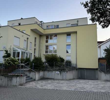 Barrierefreie, neuwertige 2,5-Zimmer-Wohnung mit EBK, TG, Balkon, Keller