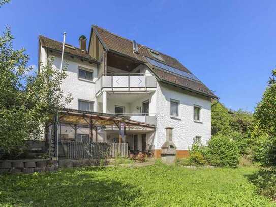 Familientraum: Großzügiges Mehrgenerationenhaus mit Garten, 2 Garagen und einem Carport