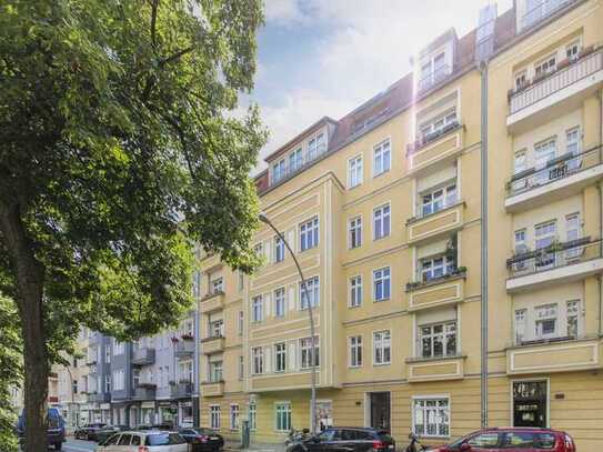 Bezugsfreie Maisonette-Wohnung im Quergebäude mit Terrasse und Balkon