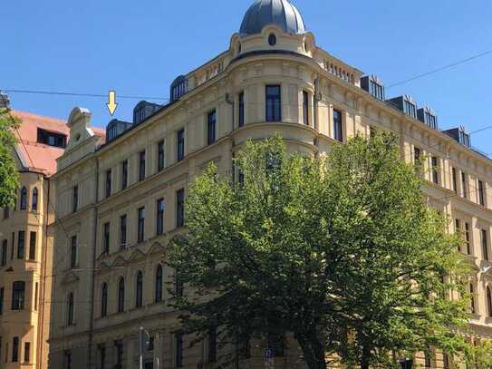 Exklusives Wohnen im Jugendstilhaus , geräumige 3-Zimmer-Dachgeschosswohnung mit Balkon in Augsburg